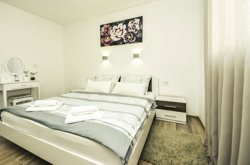 Foto 15 - Apartamento de 3 quartos em Vir com jardim e terraço