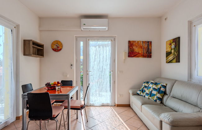 3 bedroom Apartment in Gravedona ed Uniti with garden - Photo 3