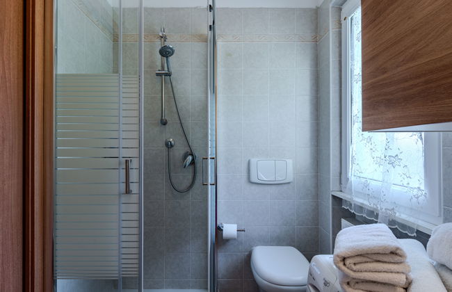 3 bedroom Apartment in Gravedona ed Uniti with garden - Photo 22