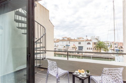 Photo 27 - Maison de 3 chambres à Castelló d'Empúries avec jardin et vues à la mer
