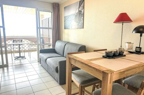 Foto 3 - Apartment mit 1 Schlafzimmer in Saint-Raphaël mit schwimmbad und garten