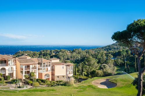 Foto 5 - Apartamento de 1 quarto em Saint-Raphaël com piscina e vistas do mar