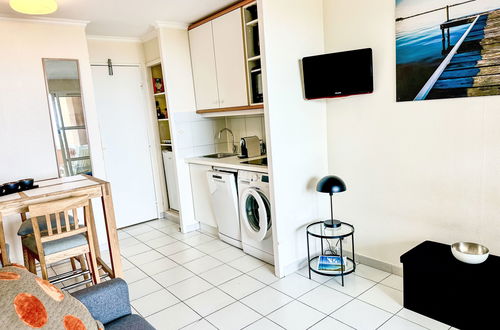 Foto 10 - Apartamento de 1 quarto em Saint-Raphaël com piscina e jardim