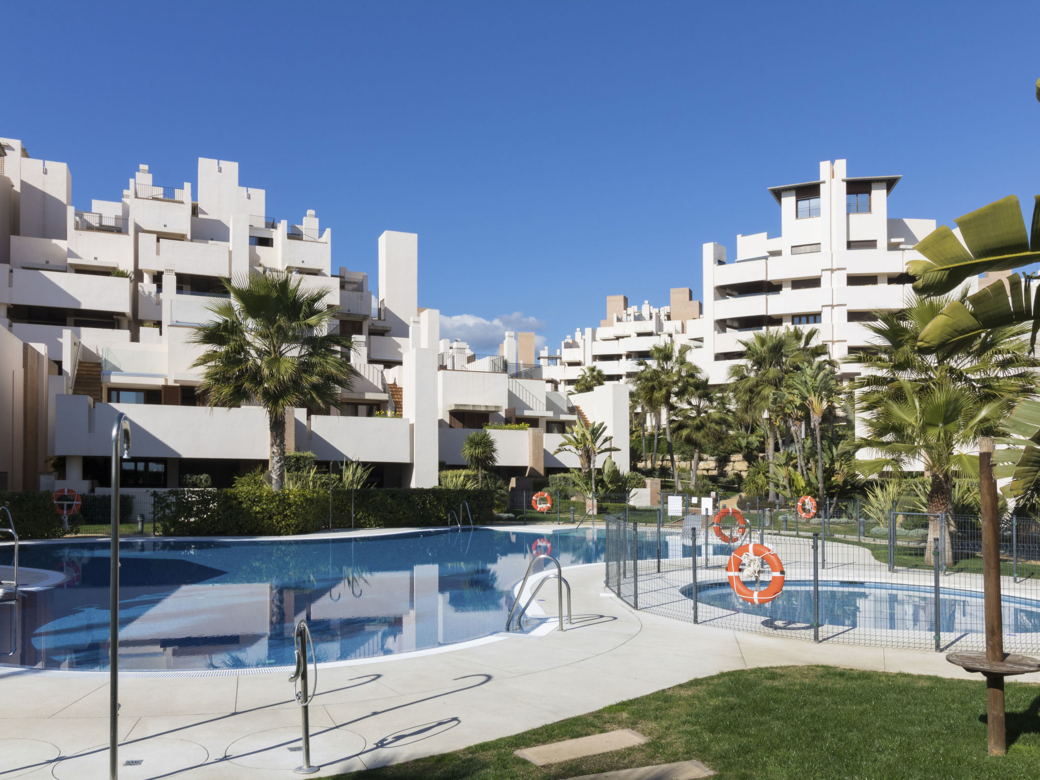 Foto 28 - Appartamento con 2 camere da letto a Estepona con piscina e vista mare