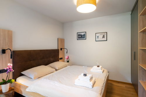 Foto 18 - Appartamento con 2 camere da letto a Zell am See con vista sulle montagne