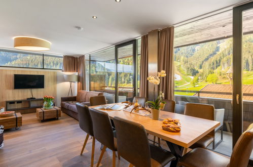 Photo 3 - Appartement de 2 chambres à Zell am See avec vues sur la montagne