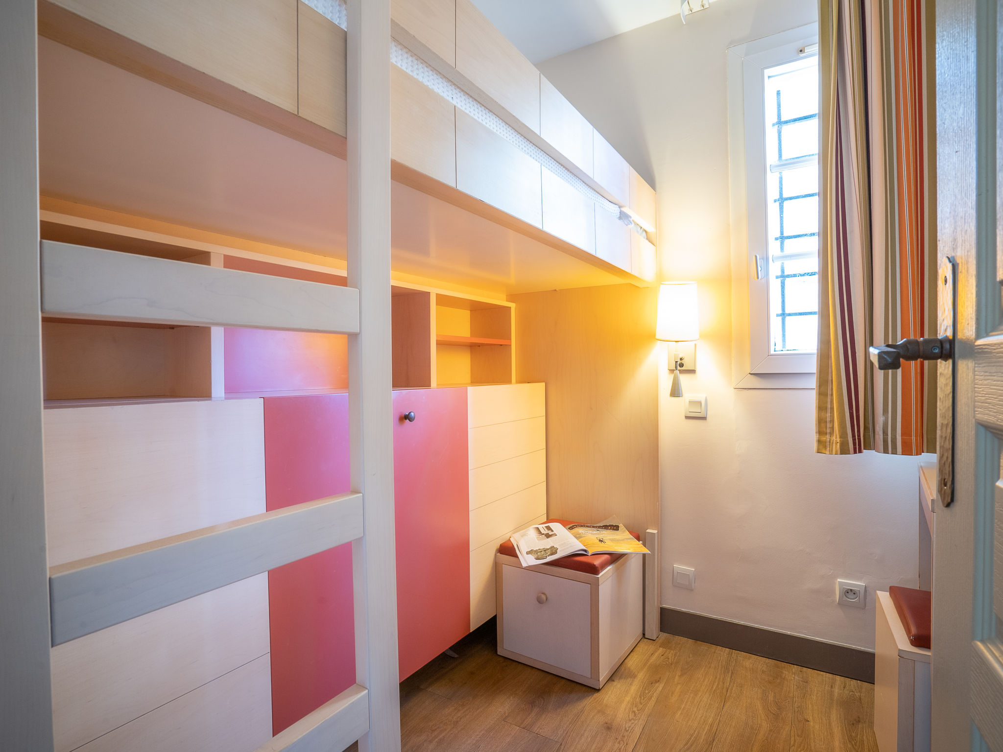 Foto 15 - Appartamento con 2 camere da letto a Saint-Raphaël con piscina e vista mare
