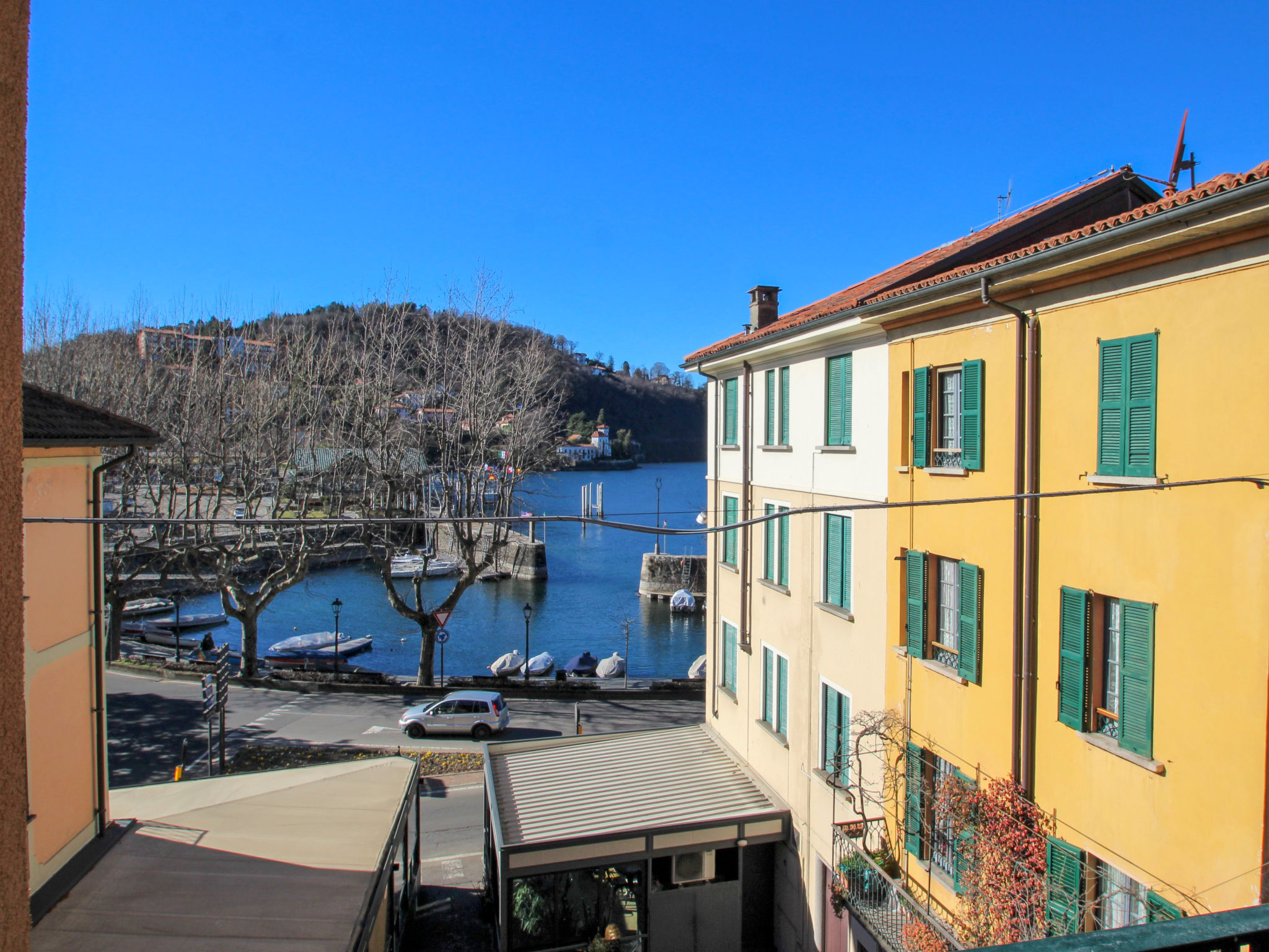 Foto 16 - Apartment mit 1 Schlafzimmer in Laveno Mombello mit blick auf die berge