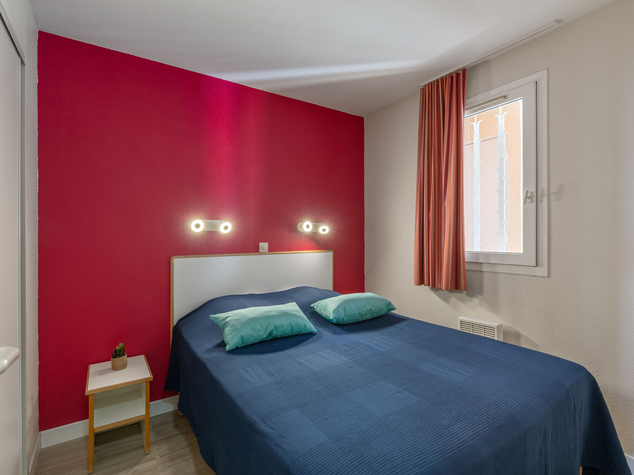 Foto 10 - Appartamento con 2 camere da letto a Saint-Raphaël con piscina e vista mare
