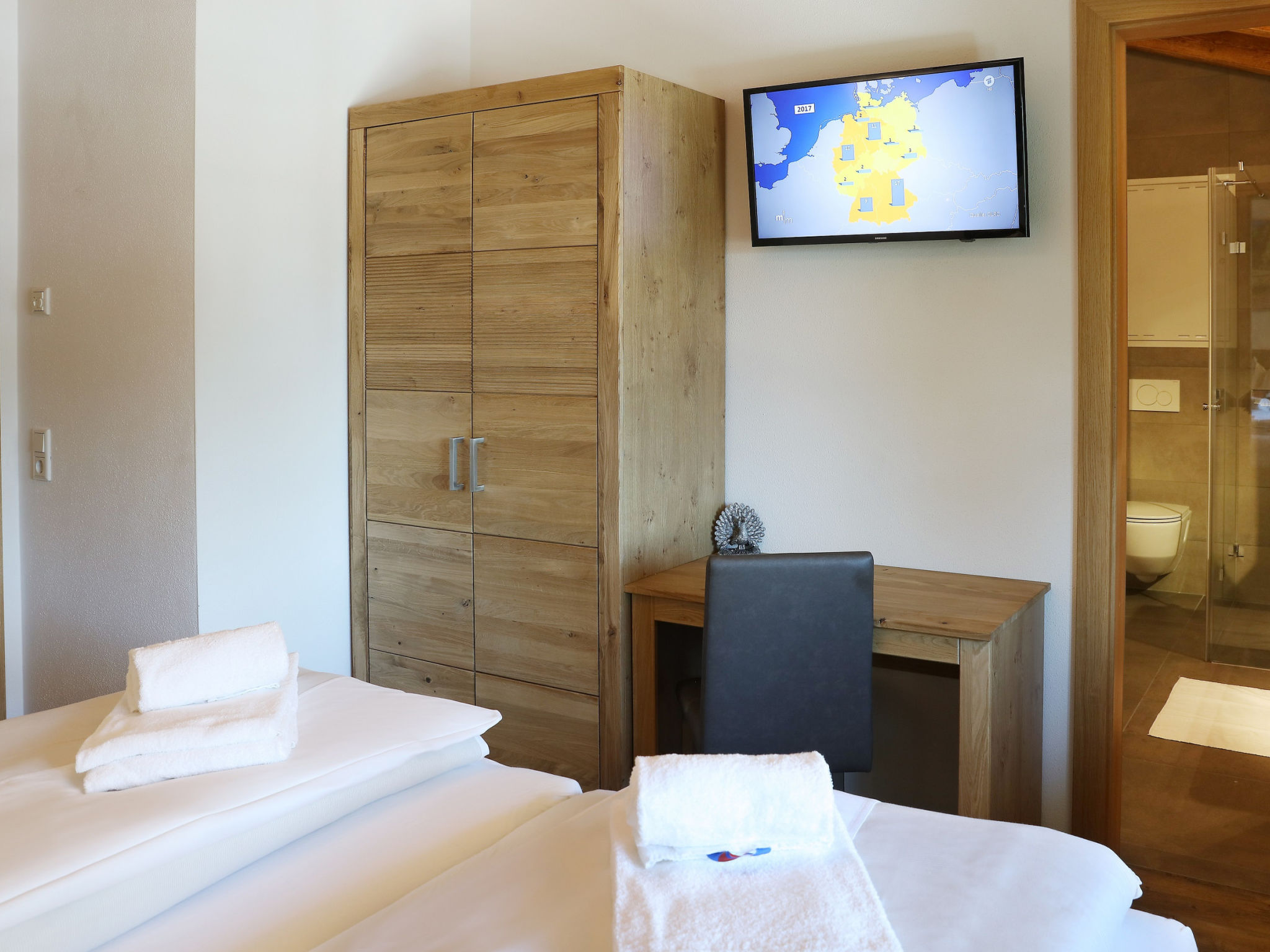 Foto 3 - Appartamento con 4 camere da letto a Piesendorf con sauna e vista sulle montagne