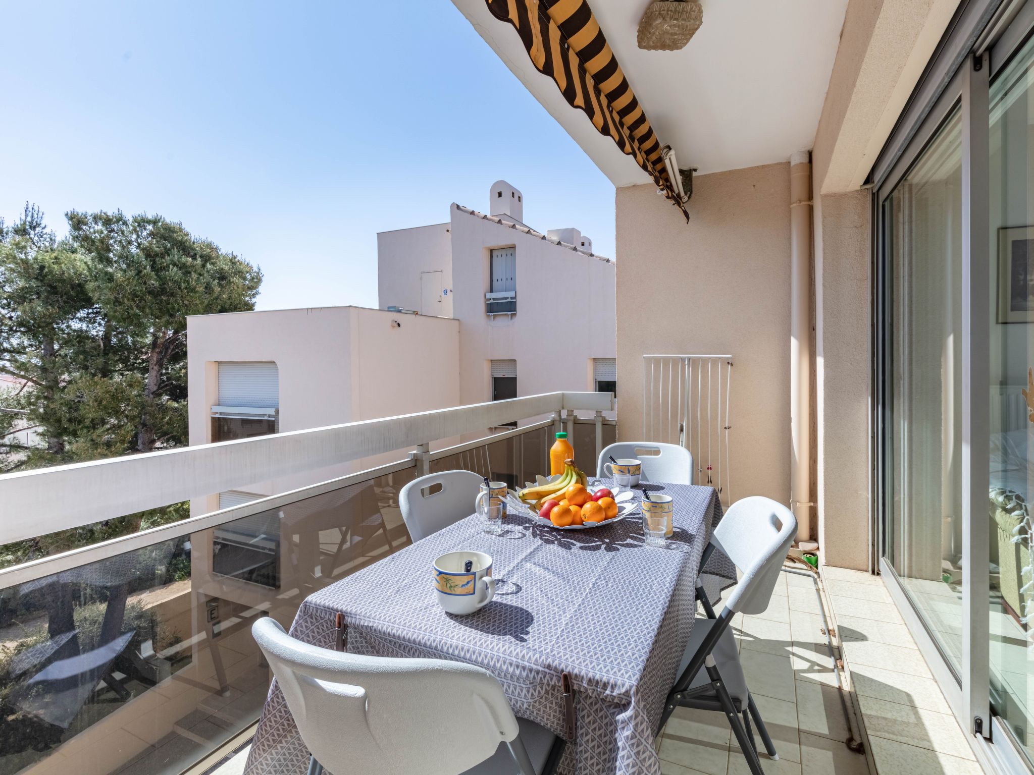 Photo 8 - Appartement de 2 chambres à Hyères avec piscine et vues à la mer