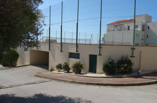 Foto 15 - Apartment mit 2 Schlafzimmern in Hyères mit schwimmbad und blick aufs meer