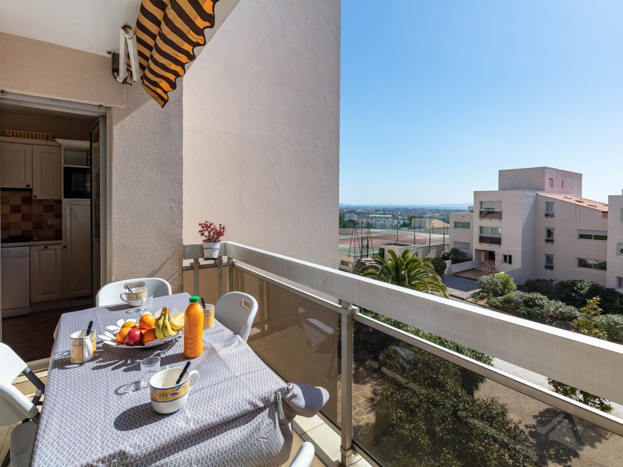 Foto 2 - Apartment mit 2 Schlafzimmern in Hyères mit schwimmbad und blick aufs meer