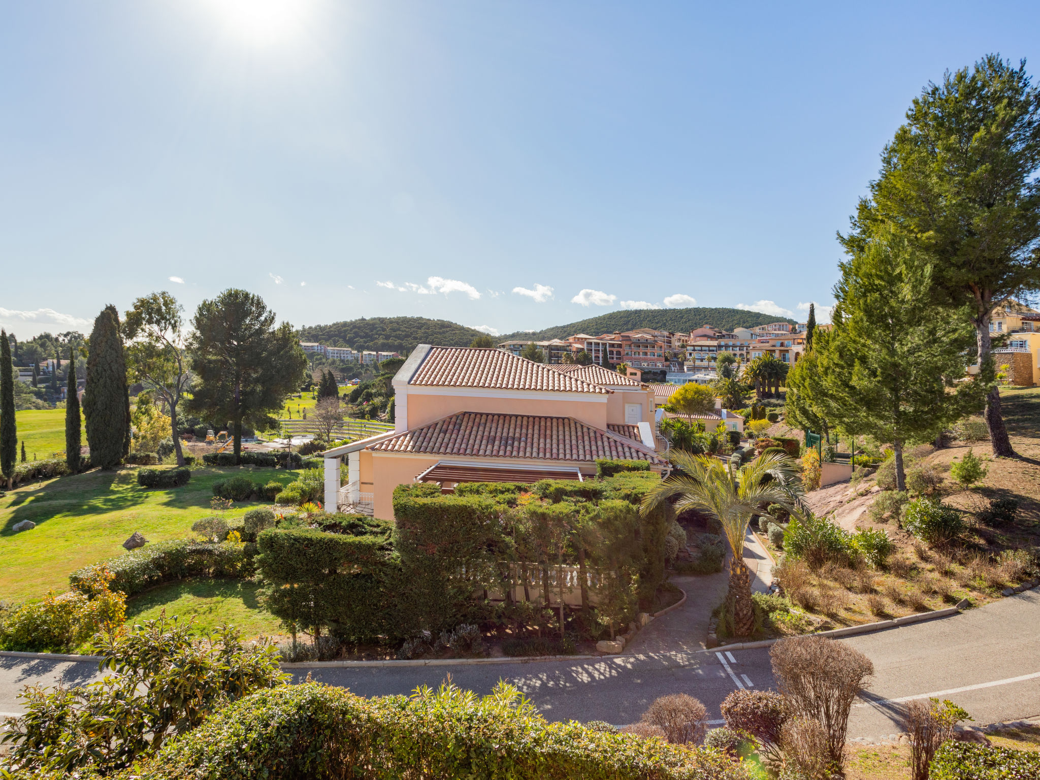 Photo 20 - 1 bedroom Apartment in Saint-Raphaël with swimming pool and sea view