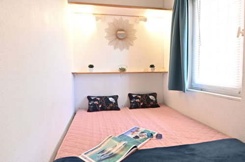 Foto 9 - Appartamento con 1 camera da letto a Saint-Raphaël con piscina e vista mare