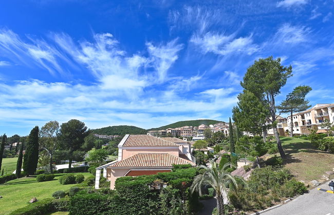 Apartamento de 1 quarto em Saint-Raphaël com piscina e jardim - Foto 1
