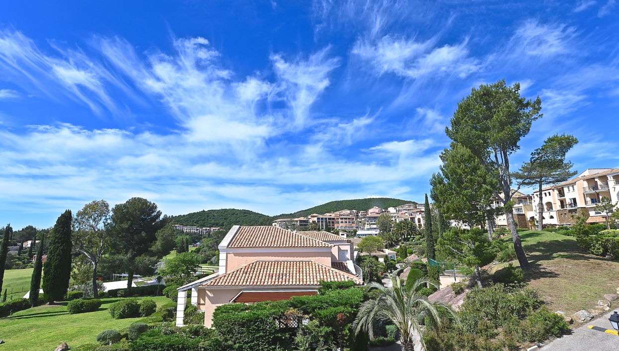 Apartamento de 1 quarto em Saint-Raphaël com piscina e jardim - Foto 1