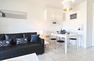 Foto 3 - Apartment mit 1 Schlafzimmer in Saint-Raphaël mit schwimmbad und garten
