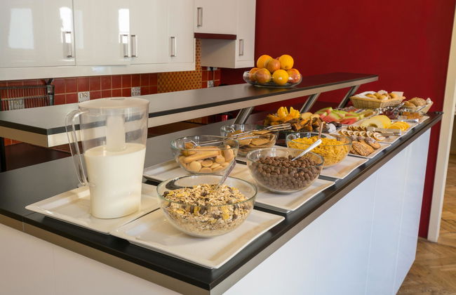 Royal Road Residence - Photo 4