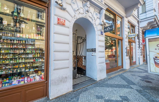 Royal Road Residence - Photo 3