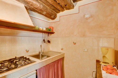 Photo 10 - 4 bedroom House in Pescia with private pool and terrace