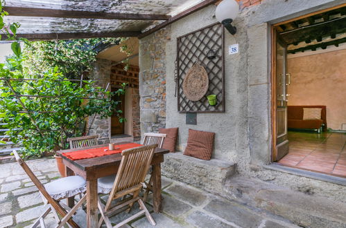 Photo 11 - 4 bedroom House in Pescia with private pool and garden