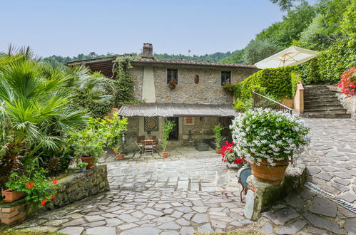 Foto 3 - Casa de 4 quartos em Pescia com piscina privada e jardim