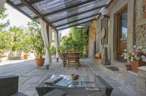 Foto 4 - Casa de 4 habitaciones en Pescia con piscina privada y terraza