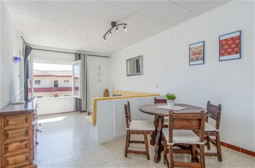 Foto 7 - Appartamento con 2 camere da letto a Castelló d'Empúries con piscina e vista mare