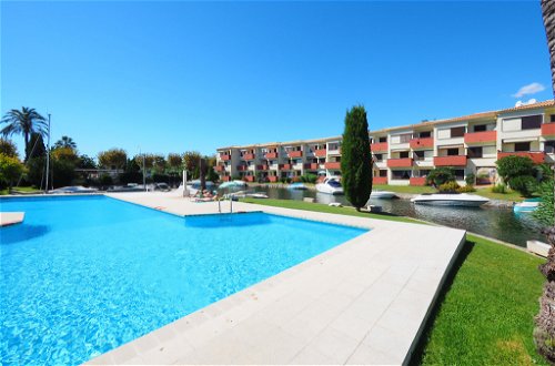 Photo 21 - 2 bedroom Apartment in Castelló d'Empúries with swimming pool and sea view