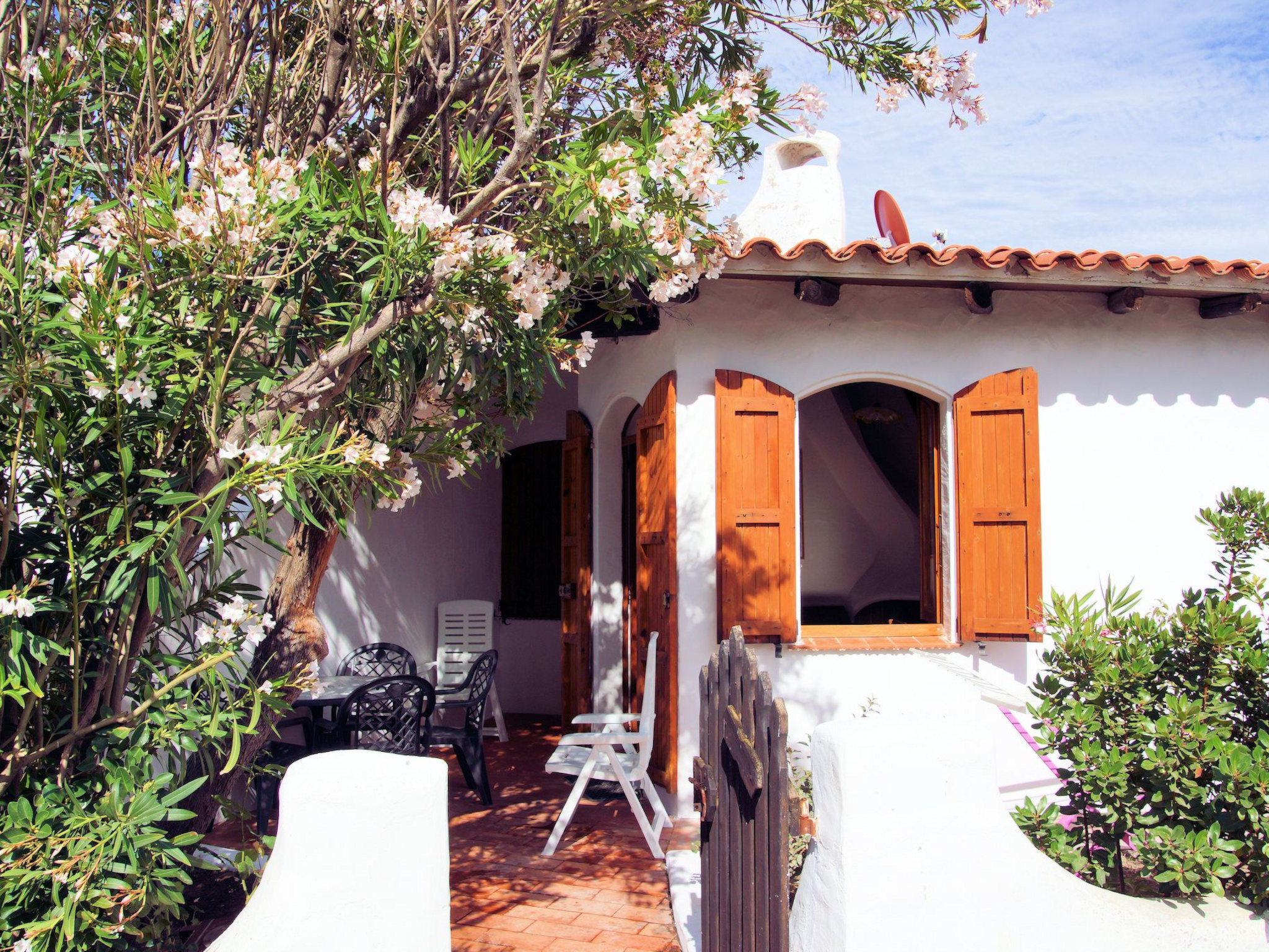 Foto 19 - Casa de 1 quarto em Valledoria com jardim e vistas do mar