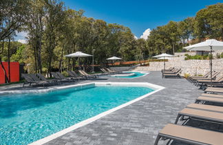 Photo 3 - Maison de 2 chambres à Bale avec piscine et vues à la mer