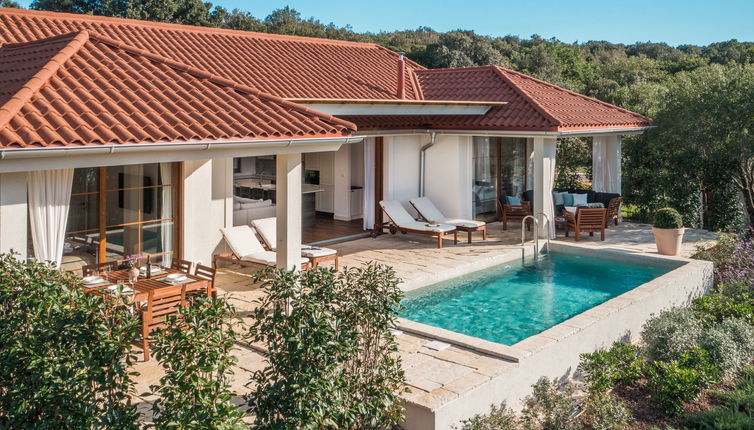 Photo 1 - Maison de 2 chambres à Bale avec piscine privée et vues à la mer