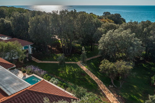 Photo 9 - Maison de 2 chambres à Bale avec piscine privée et vues à la mer