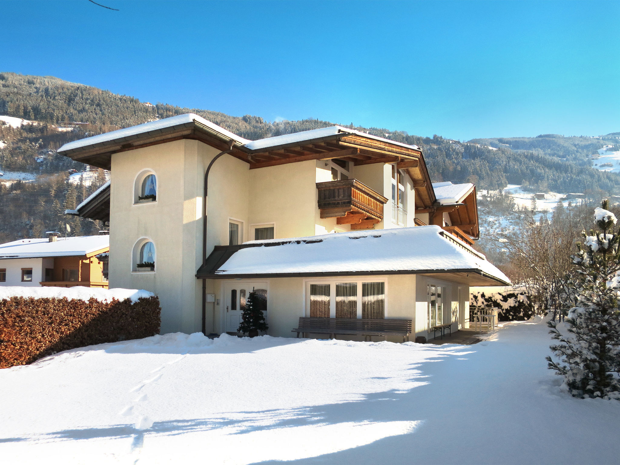 Foto 10 - Apartamento de 4 habitaciones en Aschau im Zillertal con sauna y vistas a la montaña