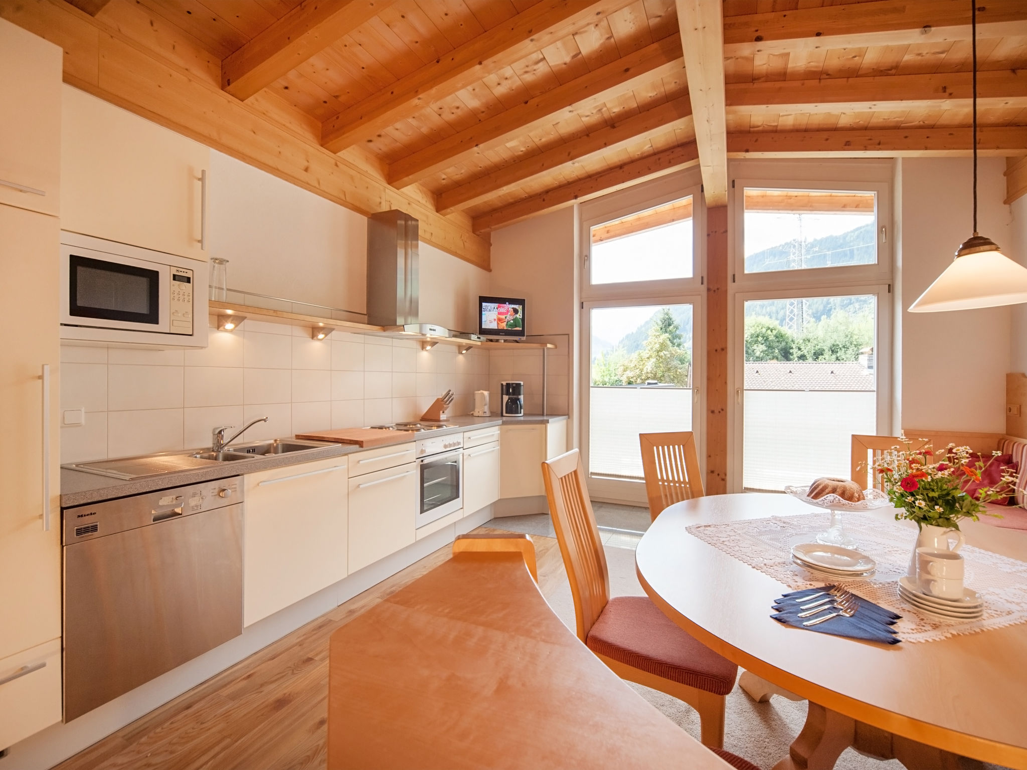 Foto 2 - Apartamento de 4 habitaciones en Aschau im Zillertal con sauna y vistas a la montaña
