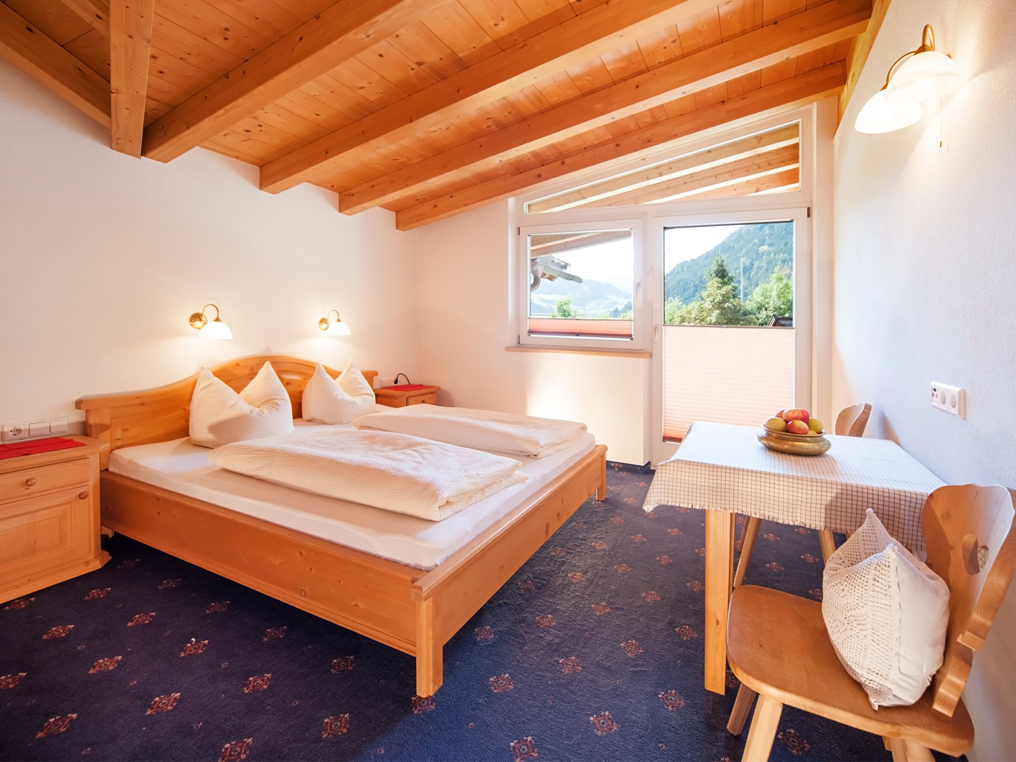 Foto 3 - Apartamento de 4 habitaciones en Aschau im Zillertal con sauna y vistas a la montaña
