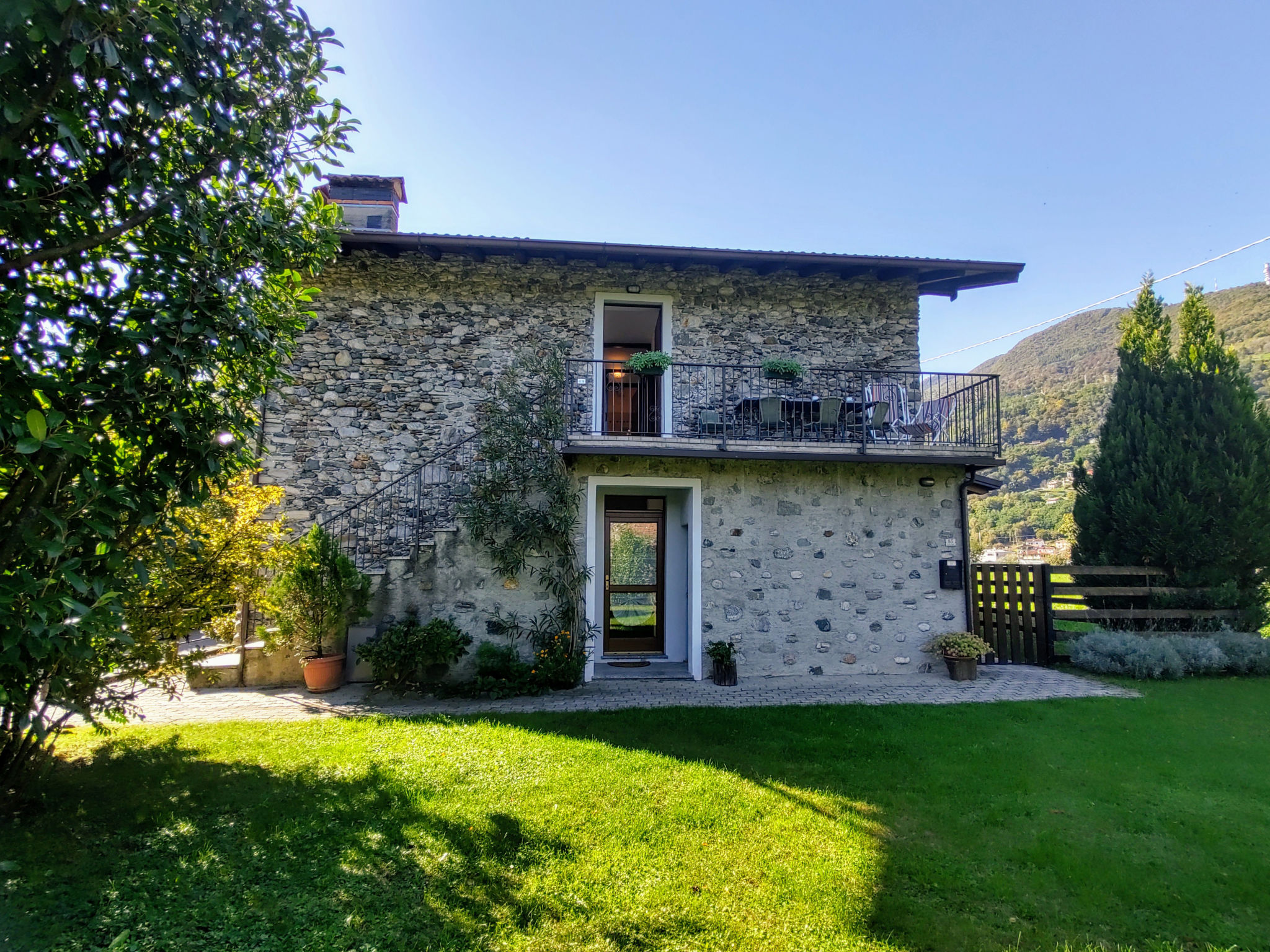 Foto 2 - Casa de 4 habitaciones en Gravedona ed Uniti con jardín y vistas a la montaña