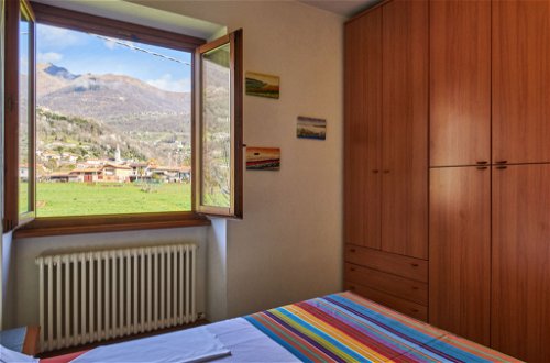 Foto 17 - Apartamento de 2 habitaciones en Gravedona ed Uniti con jardín y vistas a la montaña