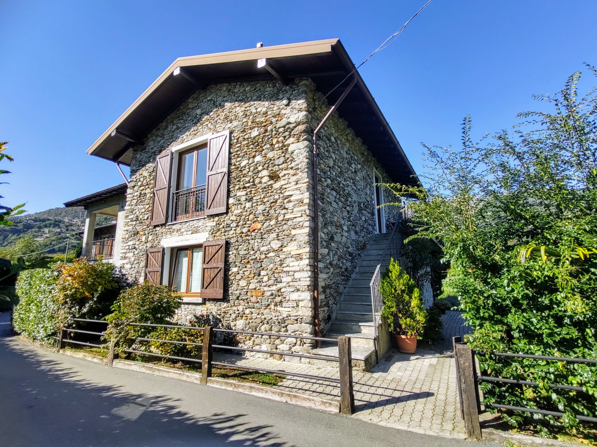Foto 1 - Casa de 4 habitaciones en Gravedona ed Uniti con jardín y vistas a la montaña