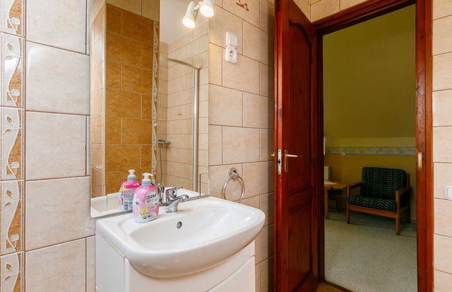 Casa de 5 quartos em Balatonszárszó com piscina privada e jardim - Foto 12