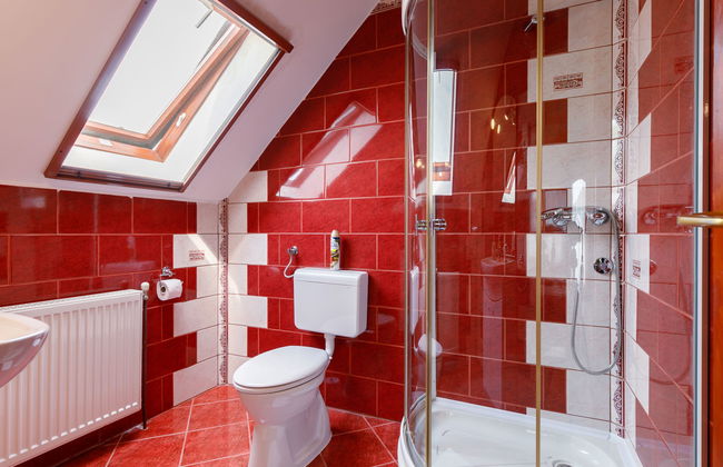 Casa de 5 quartos em Balatonszárszó com piscina privada e jardim - Foto 18