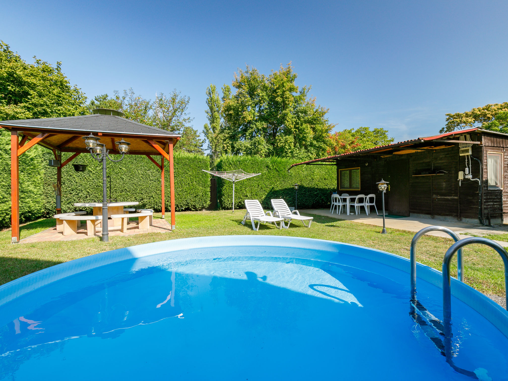 Photo 2 - Maison de 4 chambres à Balatonszárszó avec piscine privée et jardin