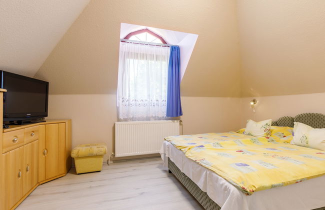 Casa de 5 quartos em Balatonszárszó com piscina privada e jardim - Foto 23