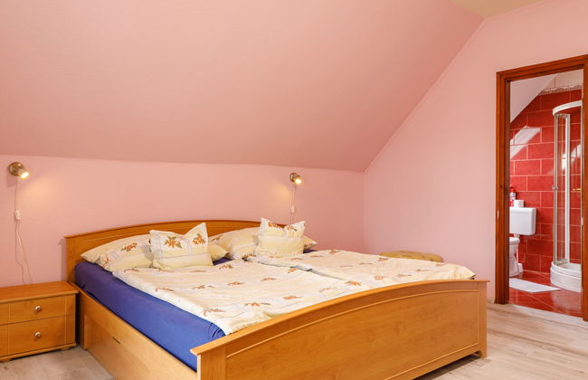 Casa de 5 quartos em Balatonszárszó com piscina privada e jardim - Foto 17