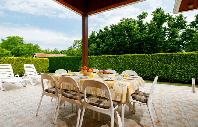 Casa de 5 quartos em Balatonszárszó com piscina privada e jardim - Foto 3
