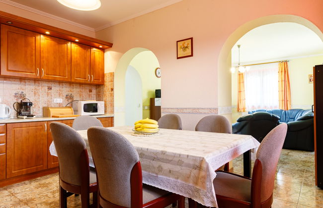 Casa de 5 quartos em Balatonszárszó com piscina privada e jardim - Foto 22