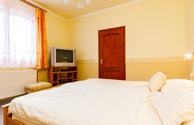 Casa de 5 quartos em Balatonszárszó com piscina privada e jardim - Foto 27