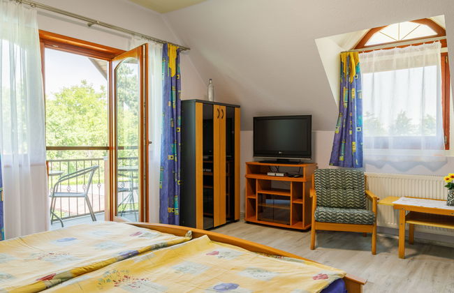 Casa de 5 quartos em Balatonszárszó com piscina privada e jardim - Foto 7