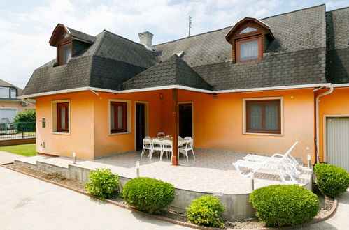 Foto 41 - Casa de 4 habitaciones en Balatonszárszó con piscina privada y jardín